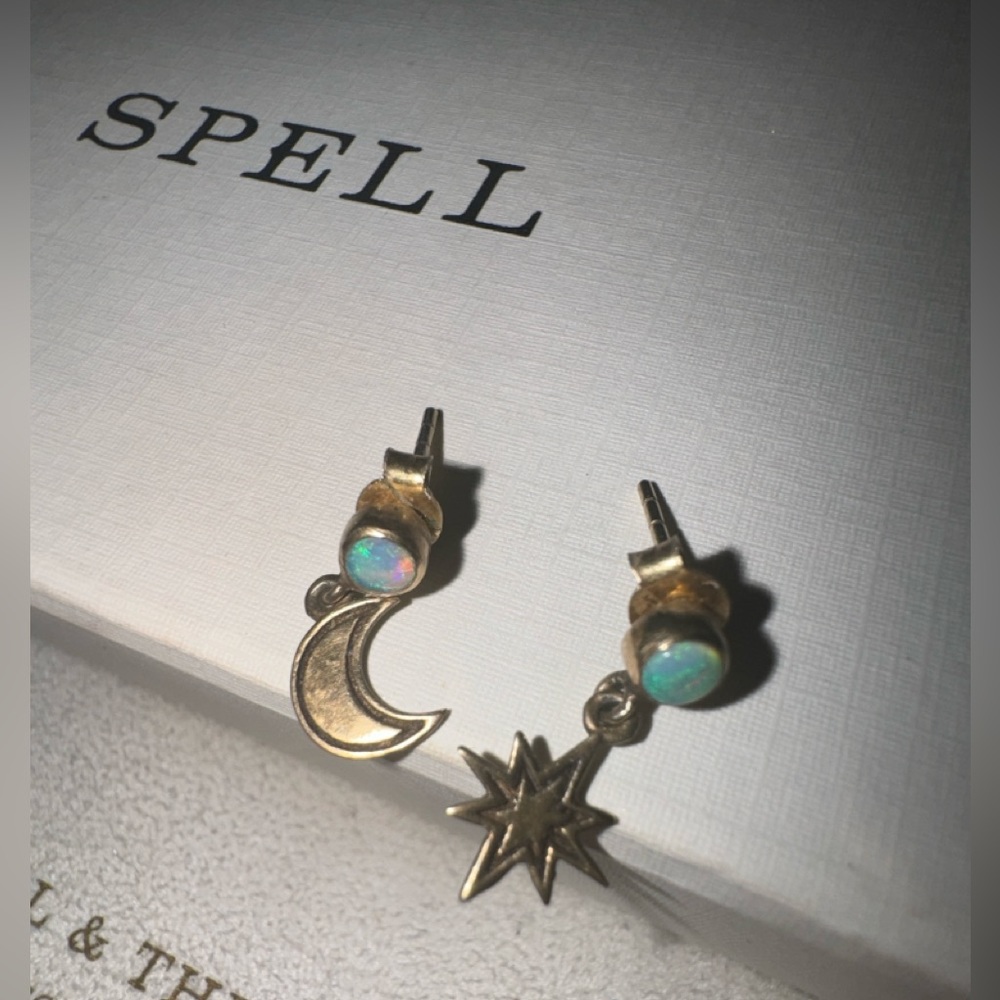 New SPELL Stargazer Earrings Opal Moon and Star with box/ dust pouch - Picture 2 of 7